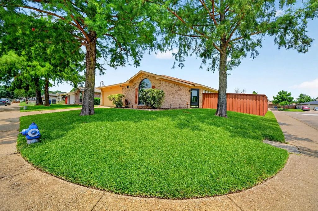 9339 Crimnson Court, Dallas
