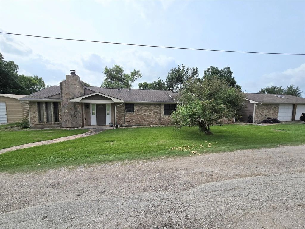 31 Clearview Street, Point Blank