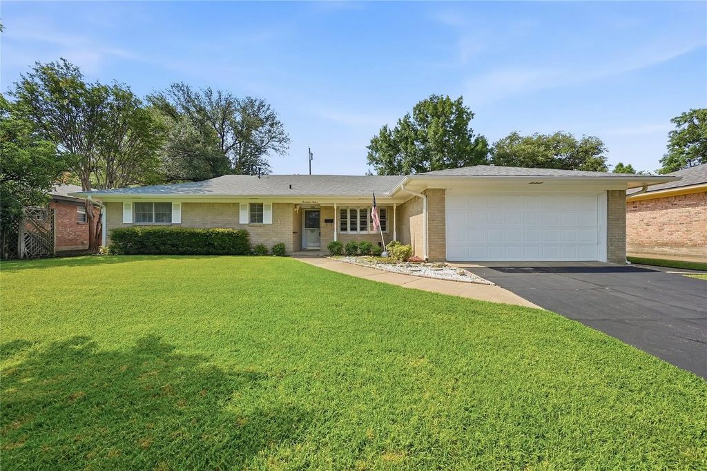 1712 Oakhill Drive, Sherman