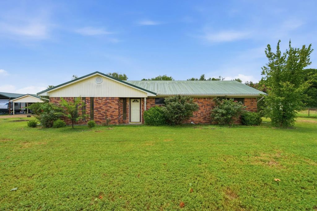 4574 N State Highway 121, Bonham