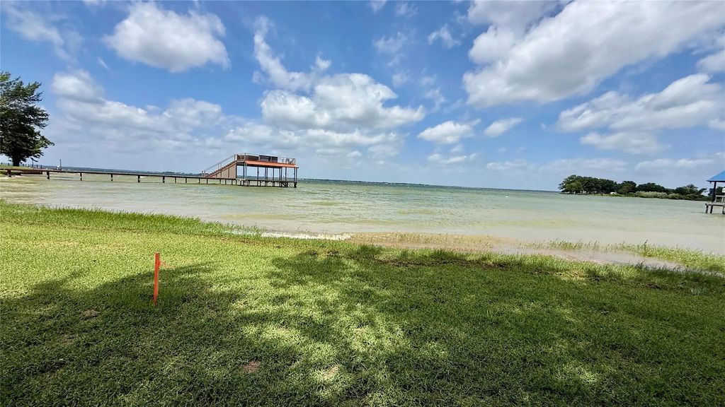 5136 Peninsula Road, Kerens