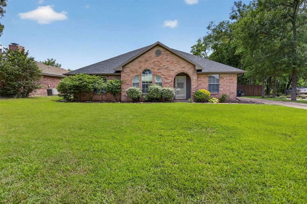 10520 Woodland Drive, Greenville