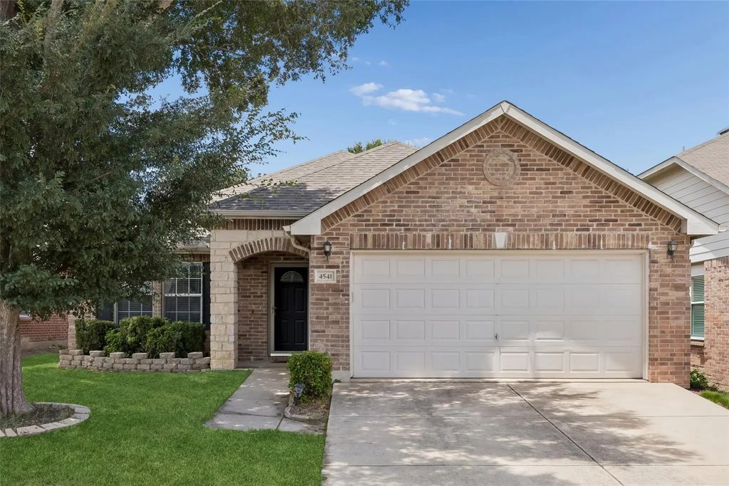 4541 Lacebark Lane, Fort Worth