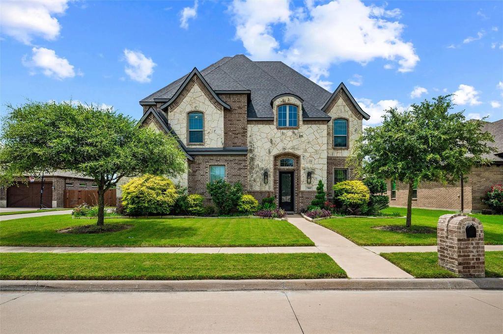 504 Stillwater Drive, Waxahachie