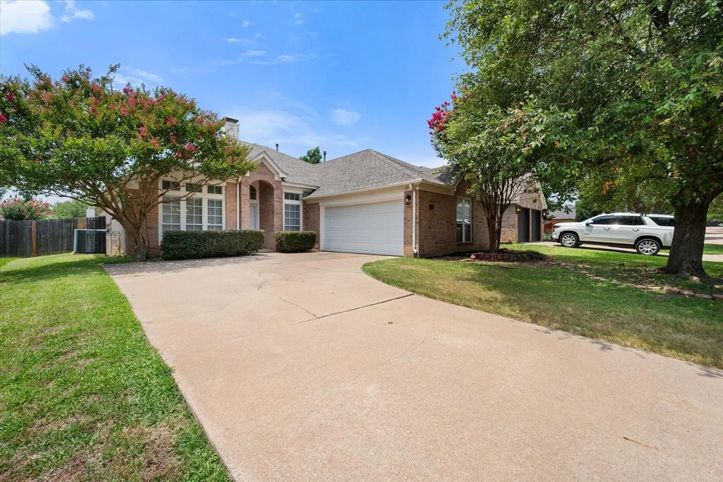 6604 High Brook Drive, Fort Worth