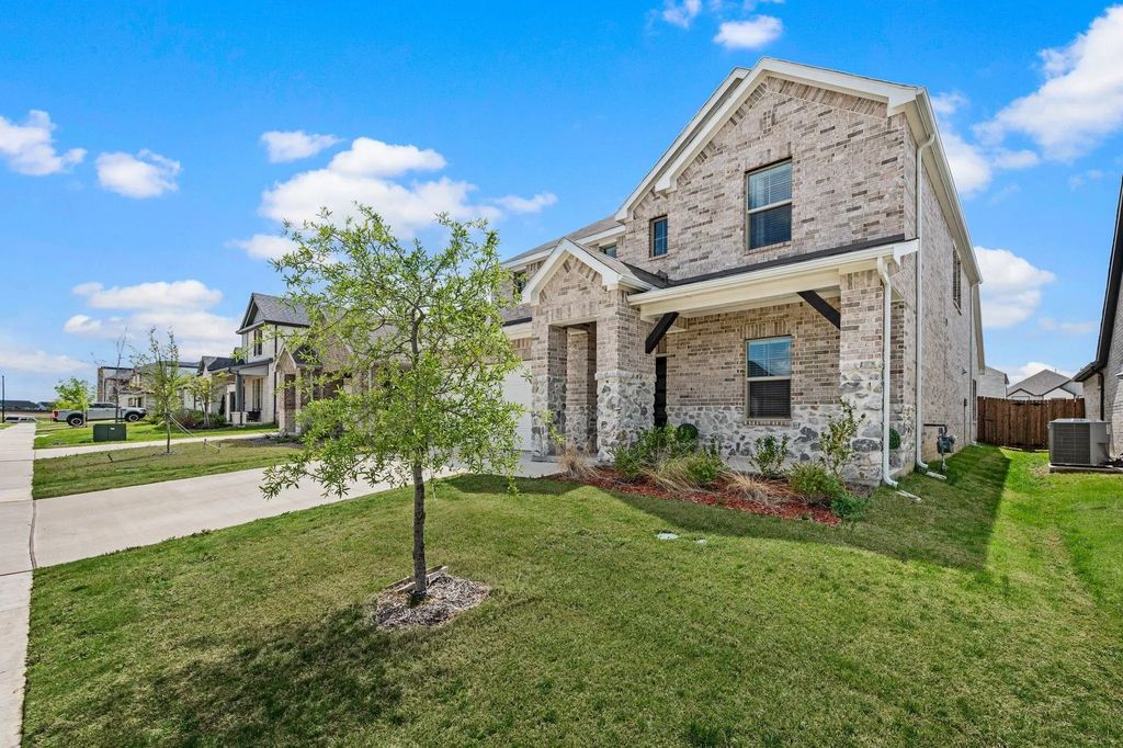 6429 Hidden Flower Way, Fort Worth
