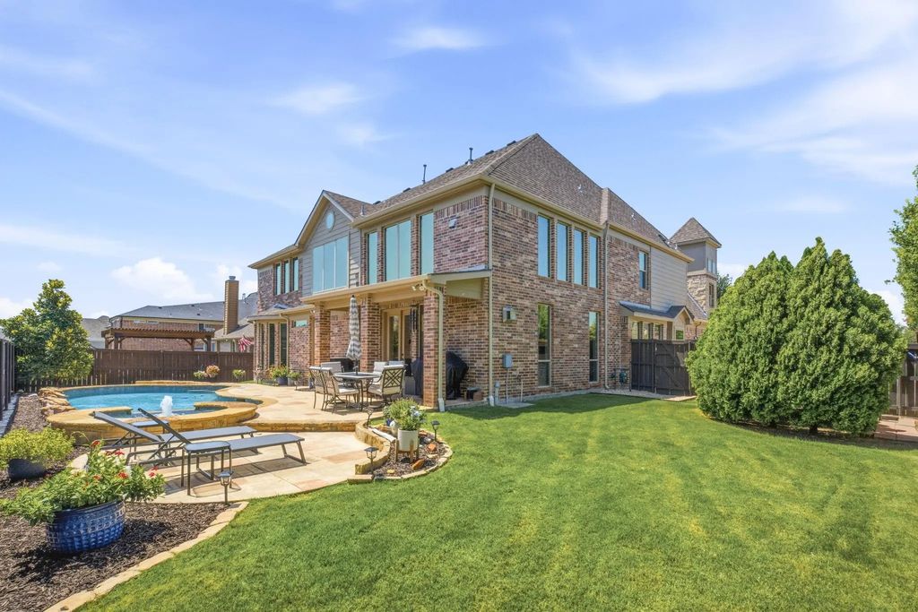 182 Springbrook Drive, Prosper