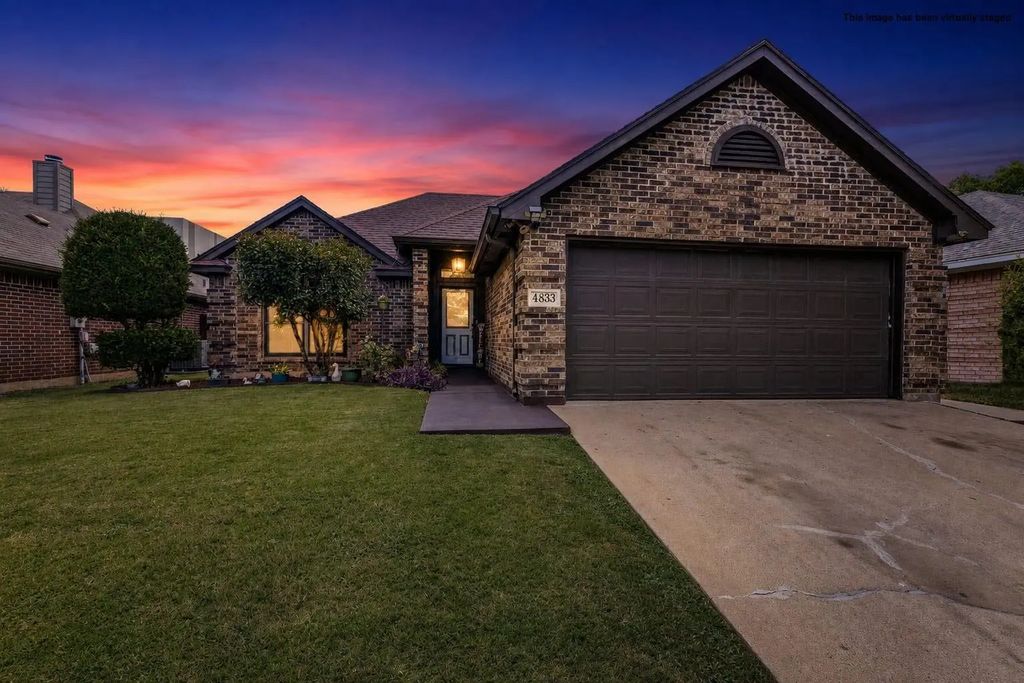 4833 Colonial Park Drive, Haltom City