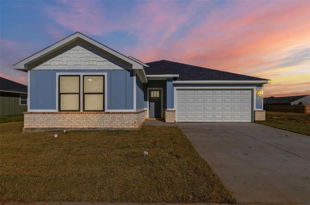 452 Peace Lily Way, Tolar