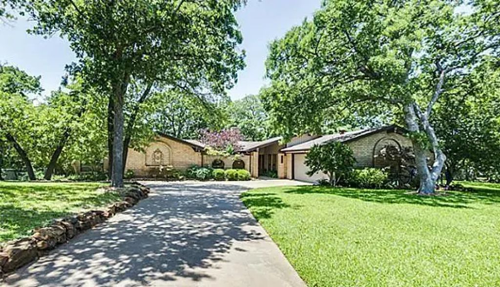 1410 Mary Court, Keller
