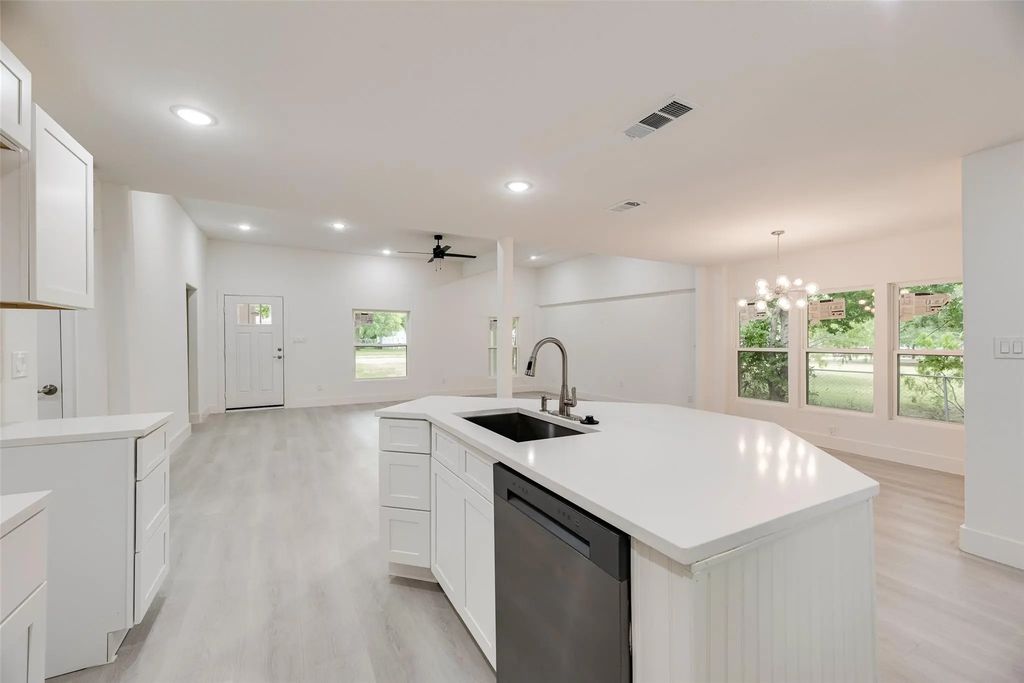 302 Newsom Road, Mesquite