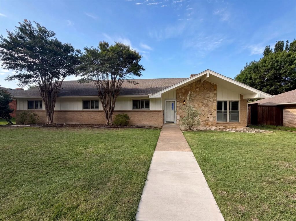 1618 Woodcrest Lane, Carrollton