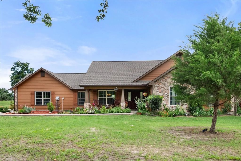 123 Clubhouse Drive, Corsicana