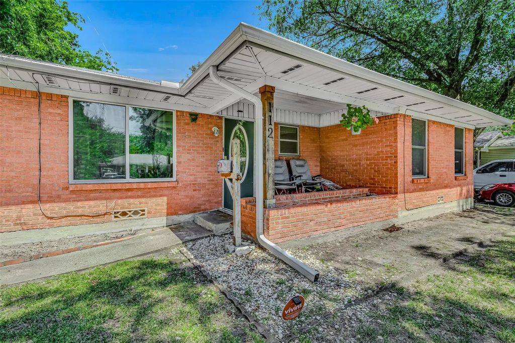 112 Oak Drive, Terrell