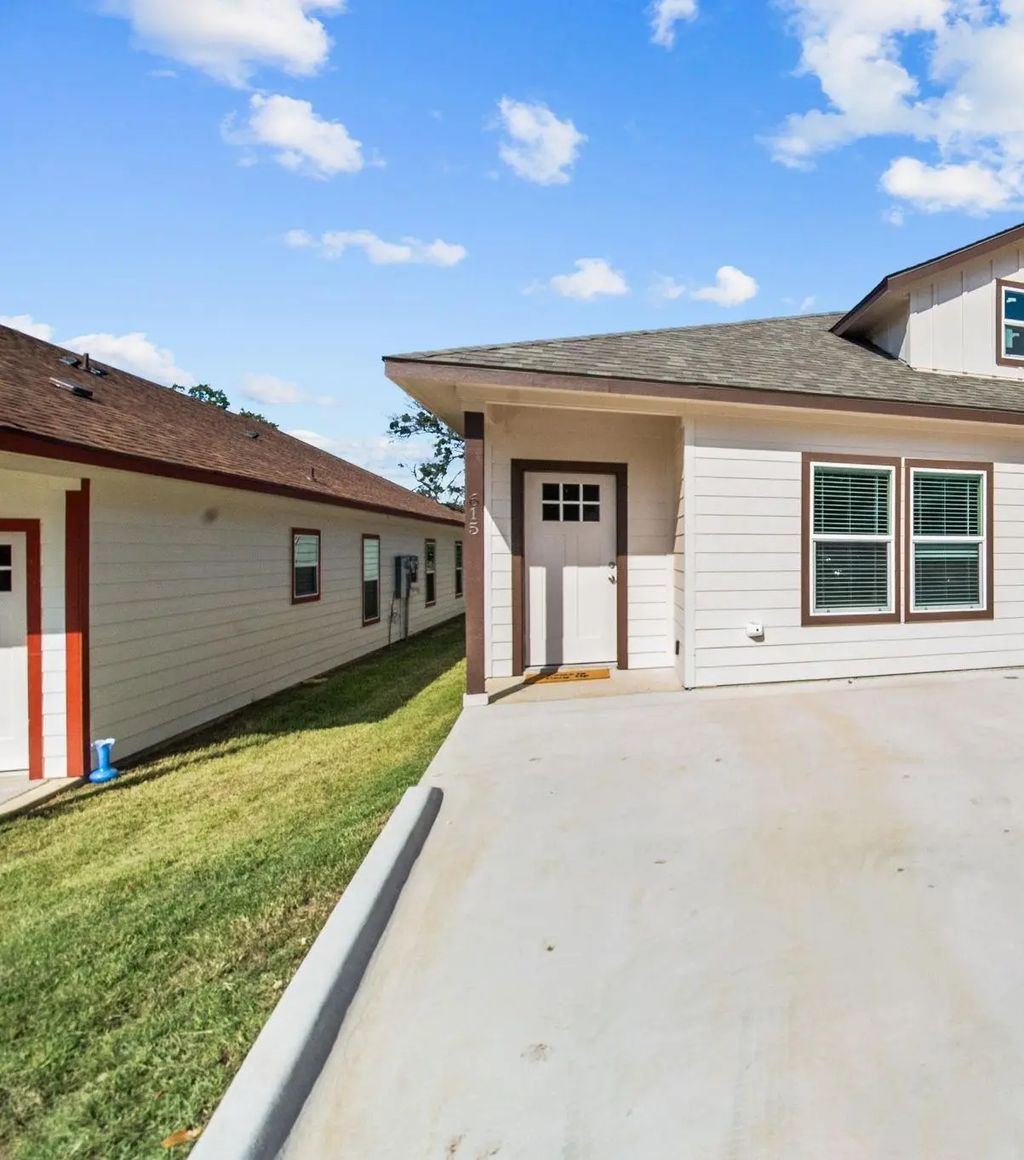 613 W Elm Street, Denison