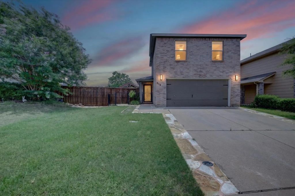 716 River Hill Lane, Fort Worth