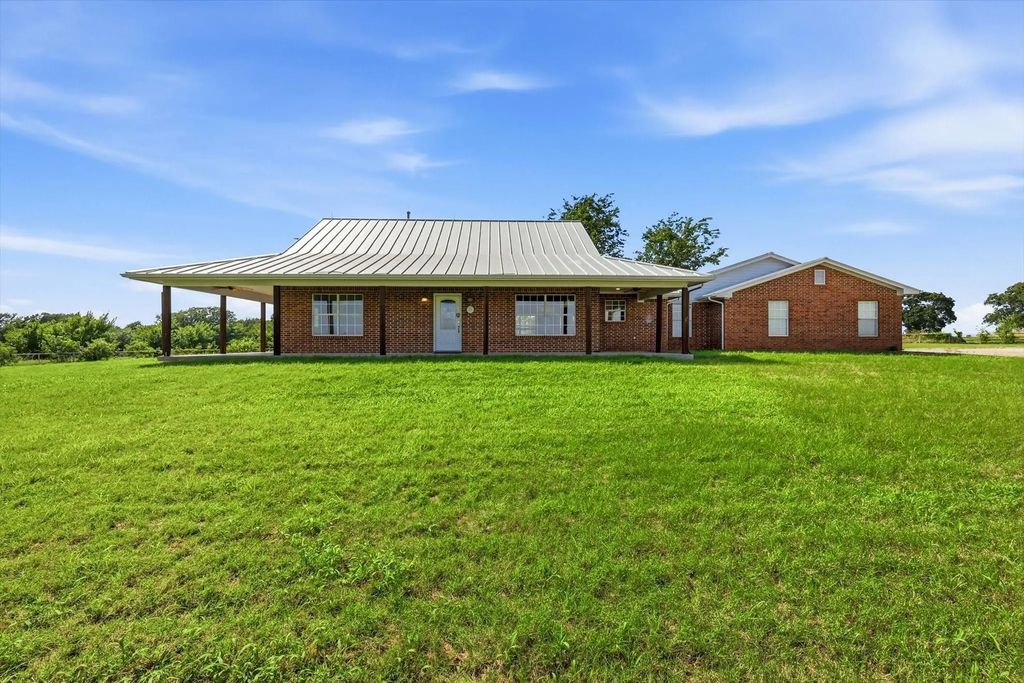 12190 Bell Road, Pilot Point