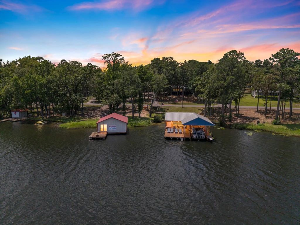 1443 County Road 3440, Hawkins