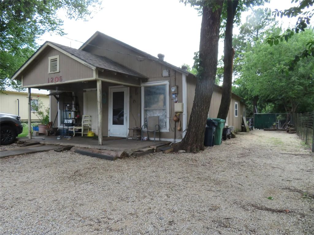 1206 Johnson Street, Denton