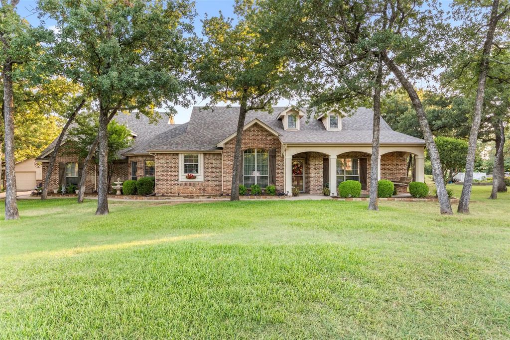 3900 Creekside Court, Burleson