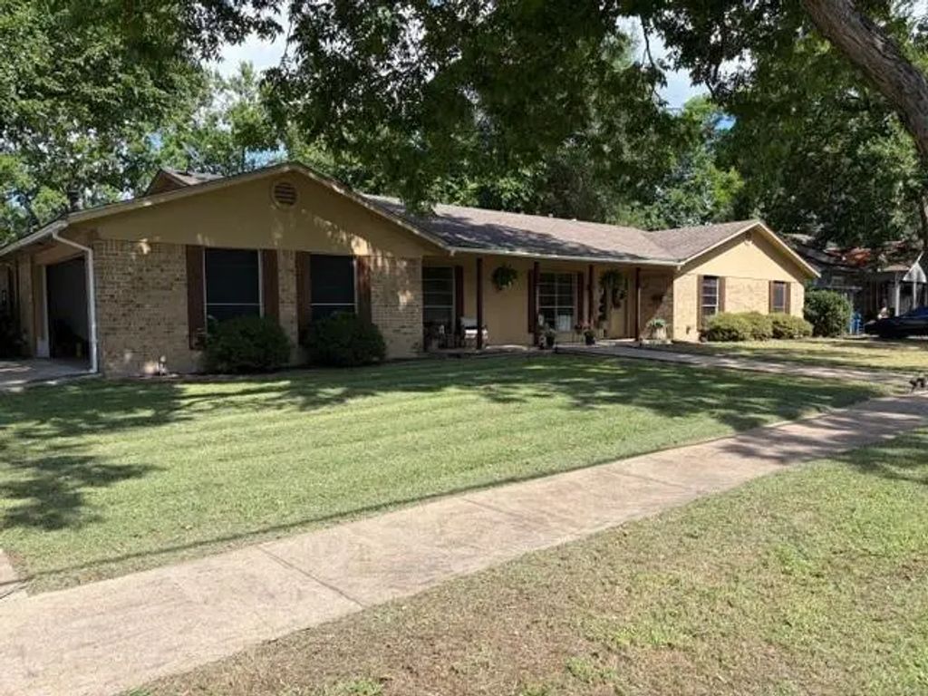 401 S Ross Avenue, Mexia