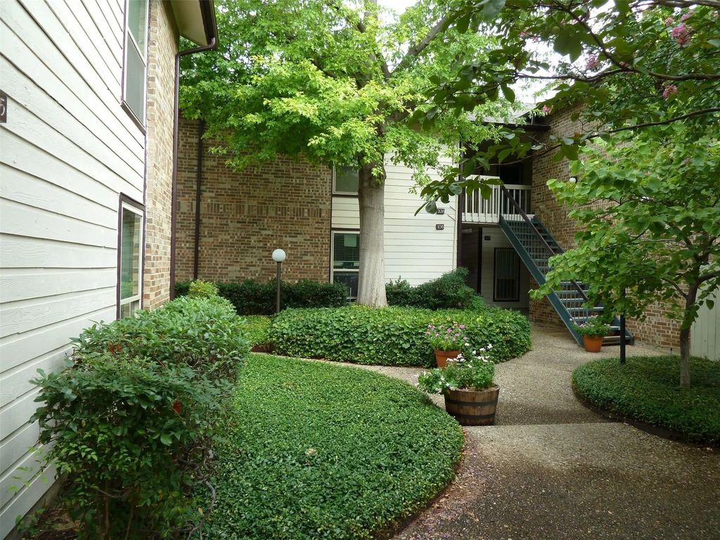 7107 Holly Hill Drive 104, Dallas