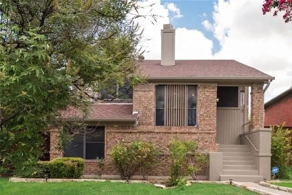 1613 Kingspoint Drive, Carrollton
