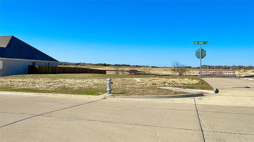 1900 Lake Tahoe Lane, Cleburne