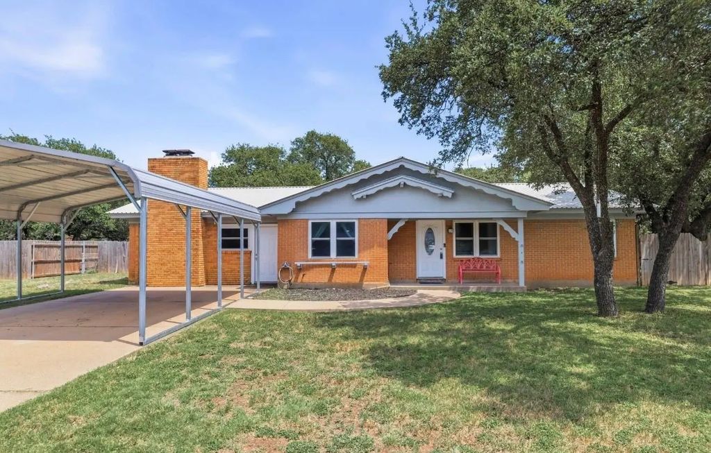 1608 Campa Drive, Brownwood