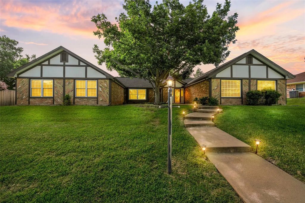 8202 Whippoorwill Drive, Woodway