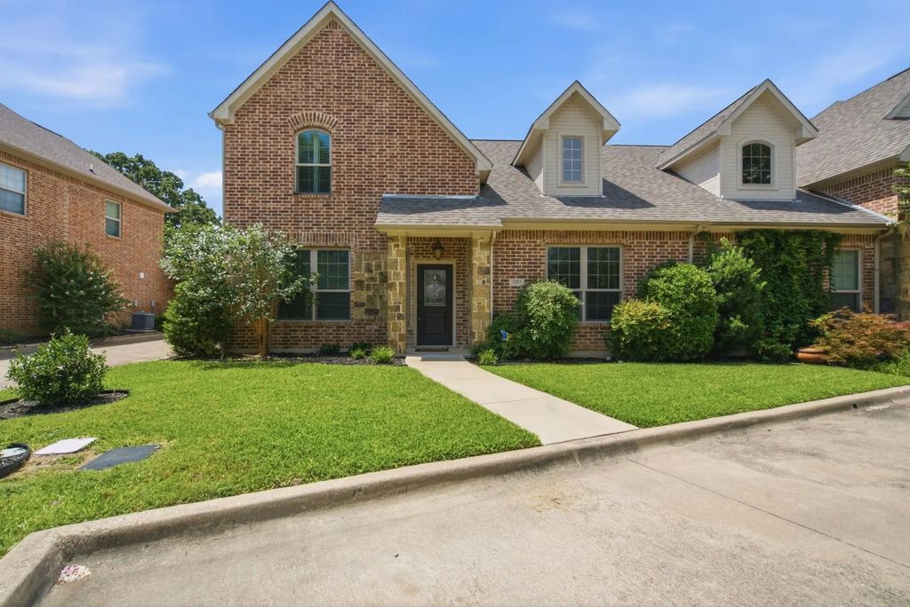 5221 Park Drive, River Oaks