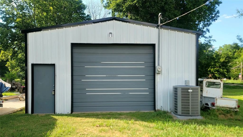 805 S Walnut, Clarksville