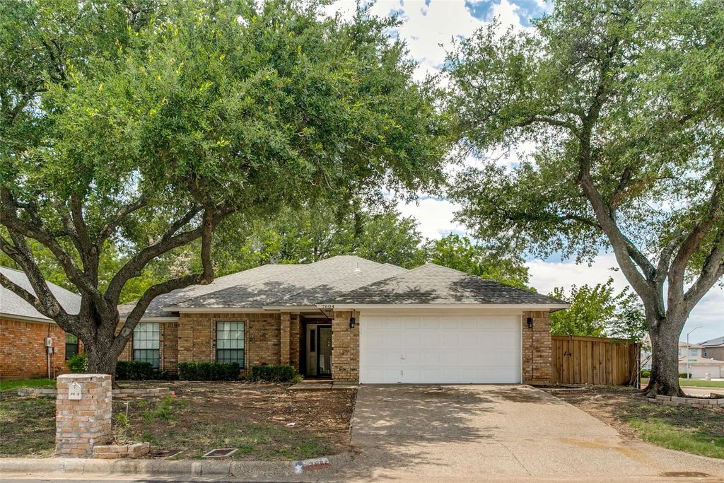 7604 Blossom Drive, Fort Worth
