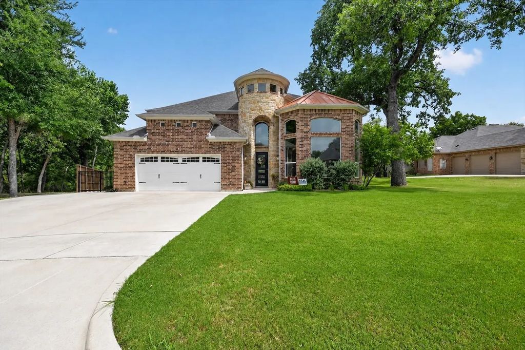 308 Familia Court, Azle