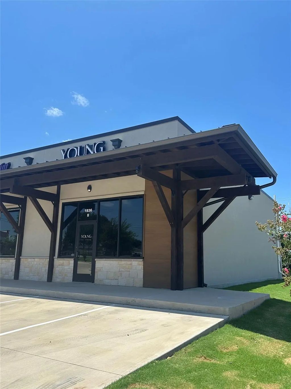 1836 N Plaza Drive B, Granbury