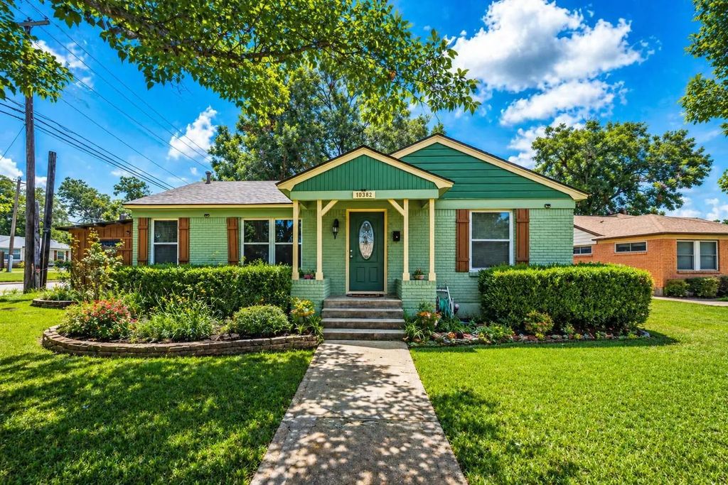 10382 Newcombe Drive, Dallas