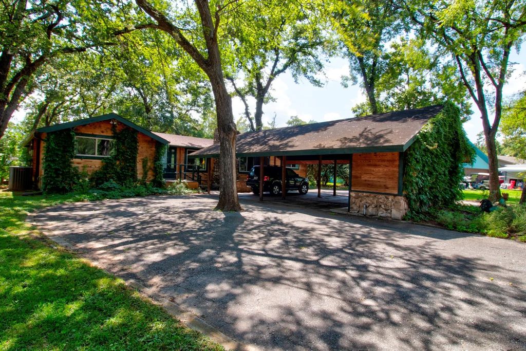 914 Kiowa Drive W, Lake Kiowa
