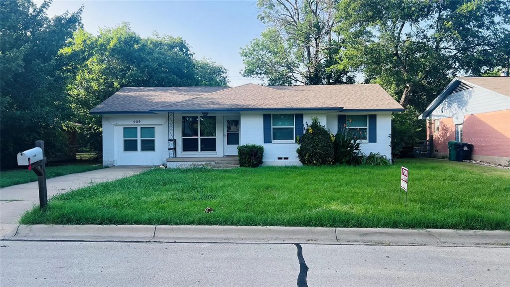 909 Laguna Drive, Denton