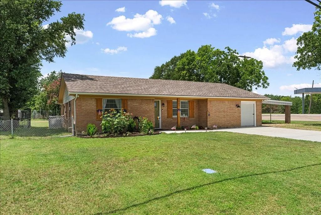 703 N Gilmer Avenue, Dawson