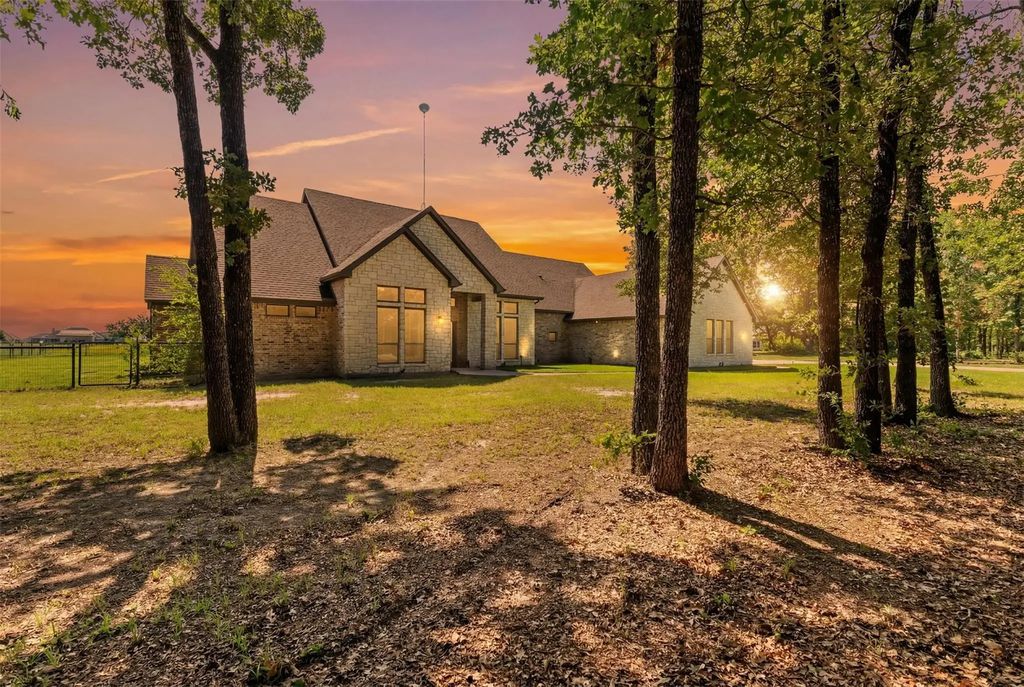 5963 County Road 2560, Royse City