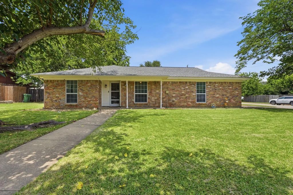 837 Springdale Road, Bedford