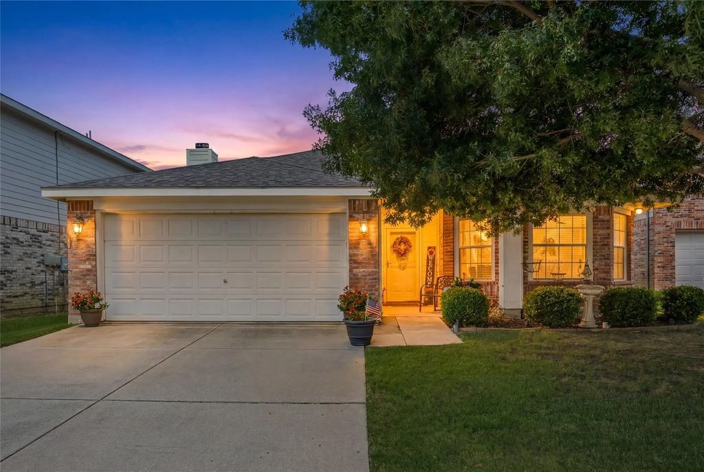 9437 Pastime Court, Fort Worth