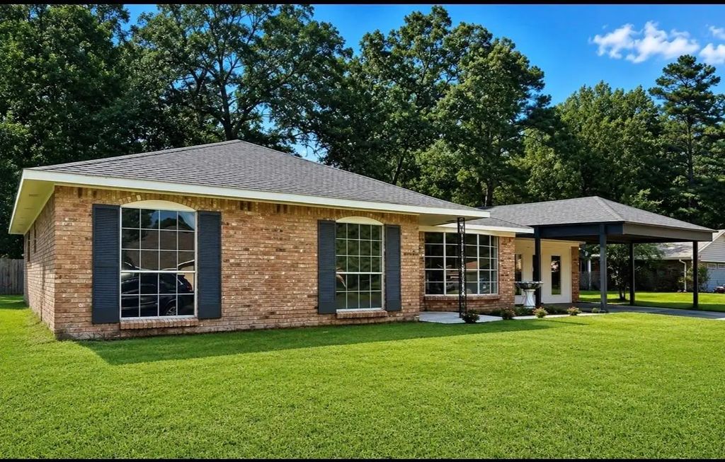 904 Whispering Lake, Shreveport