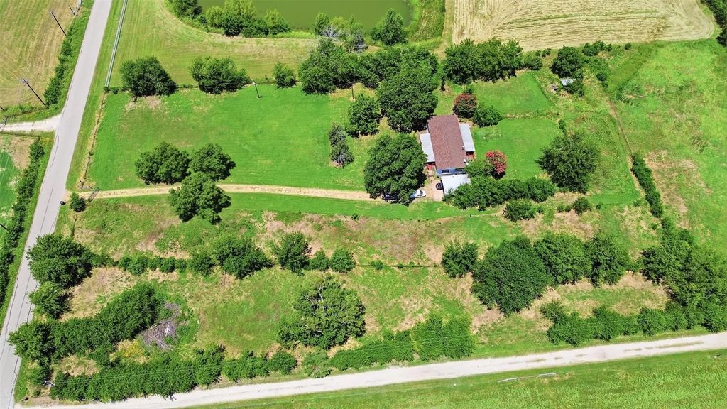 9037 County Road 346, Terrell