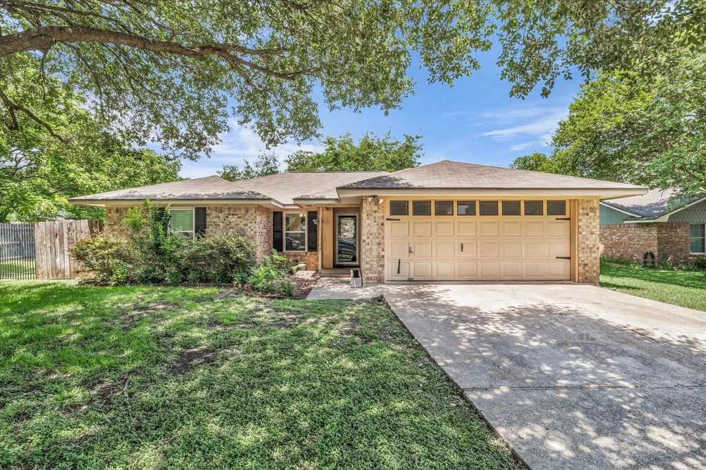 316 E Chapman Road, Hewitt