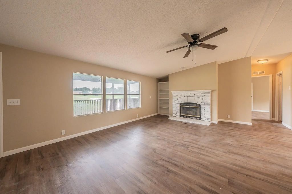 153 Clay Court, Springtown