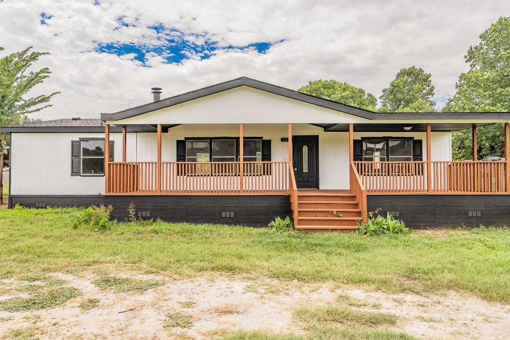 153 Clay Court, Springtown