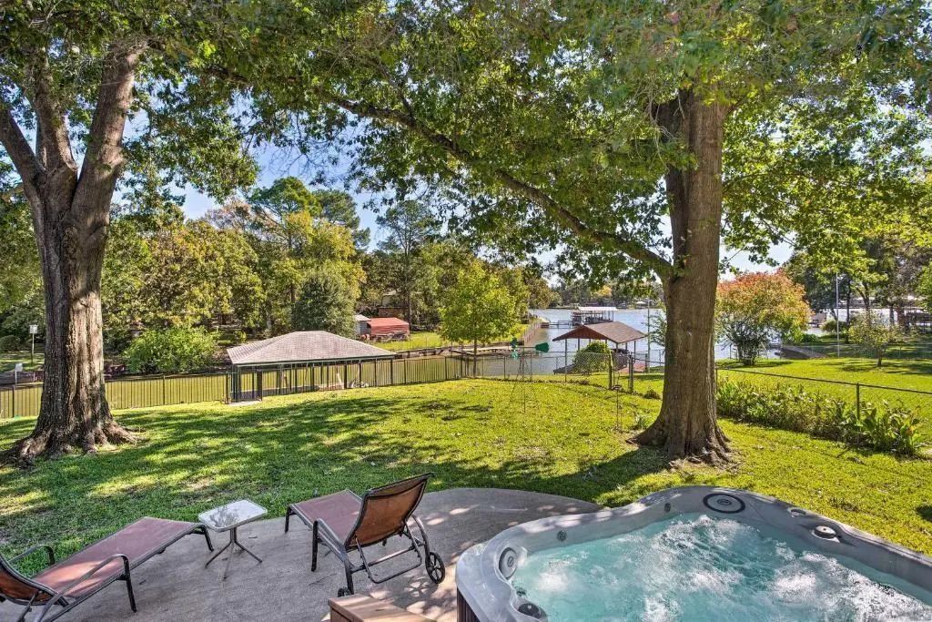 108 Camino Robles Street, Gun Barrel City