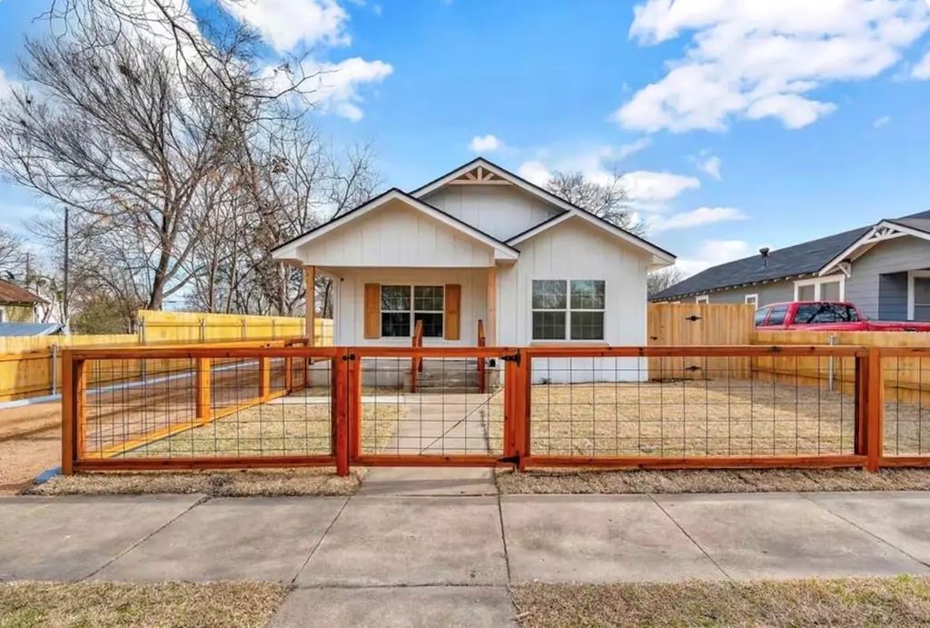 2008 Windsor Avenue, Waco