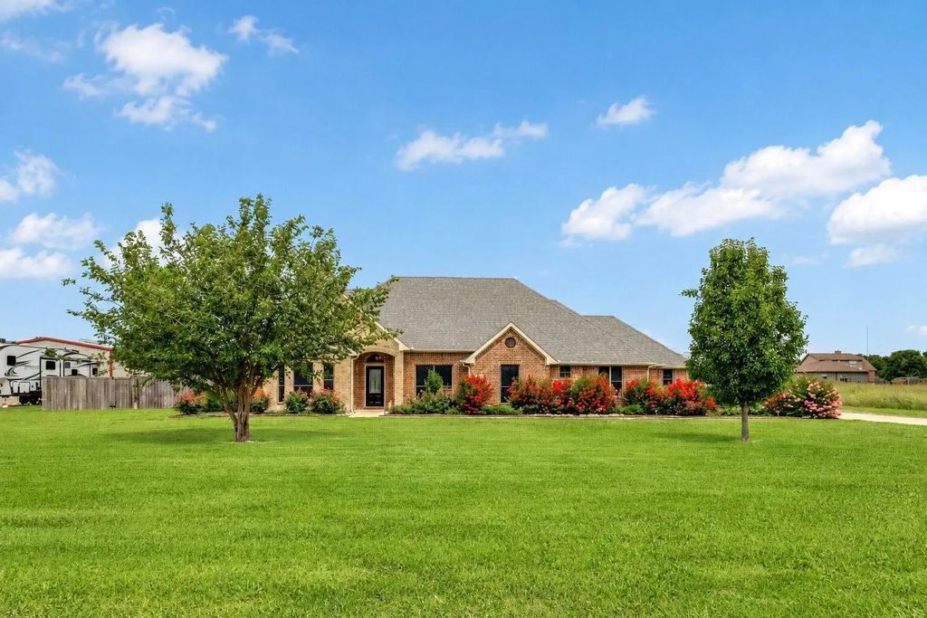 1745 County Road 1106, Anna